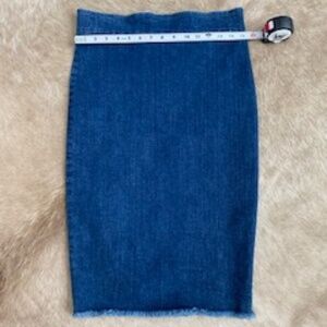 Avenue Montaigne denim pencil skirt size 8 NWT